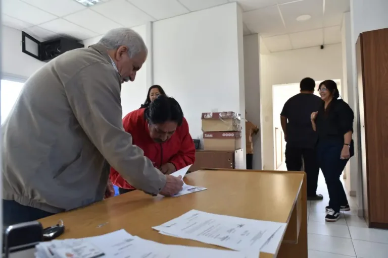 Municipalidad de Patagones entregó 36 pases multimodales libres a familias