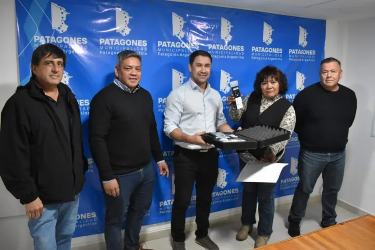 Municipio recibe alcoholímetro y halómetro para reforzar controles viales en Villalonga