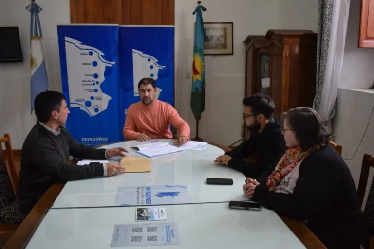 Apertura de sobres para la compra de elementos para el Hospital Ecay