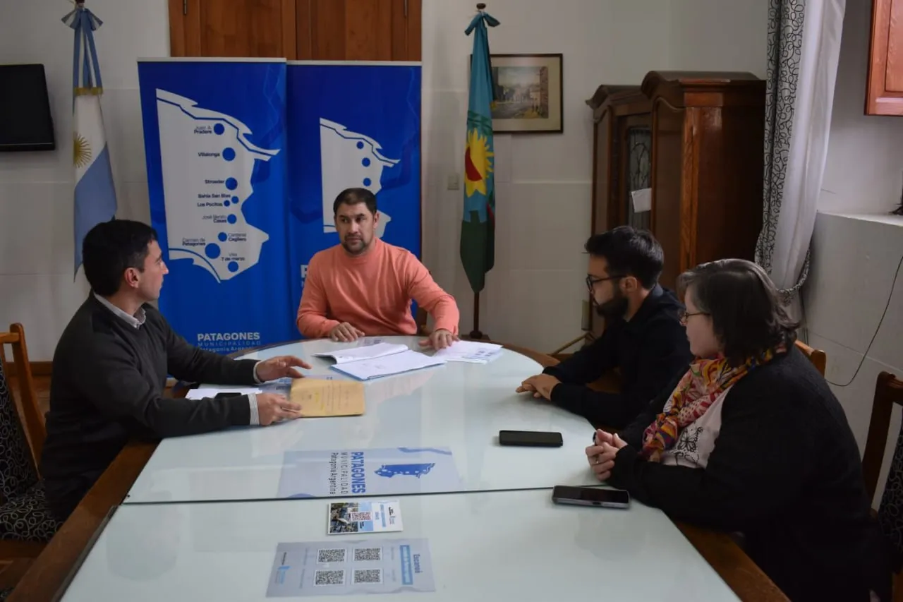 Apertura de sobres para la compra de elementos para el Hospital Ecay