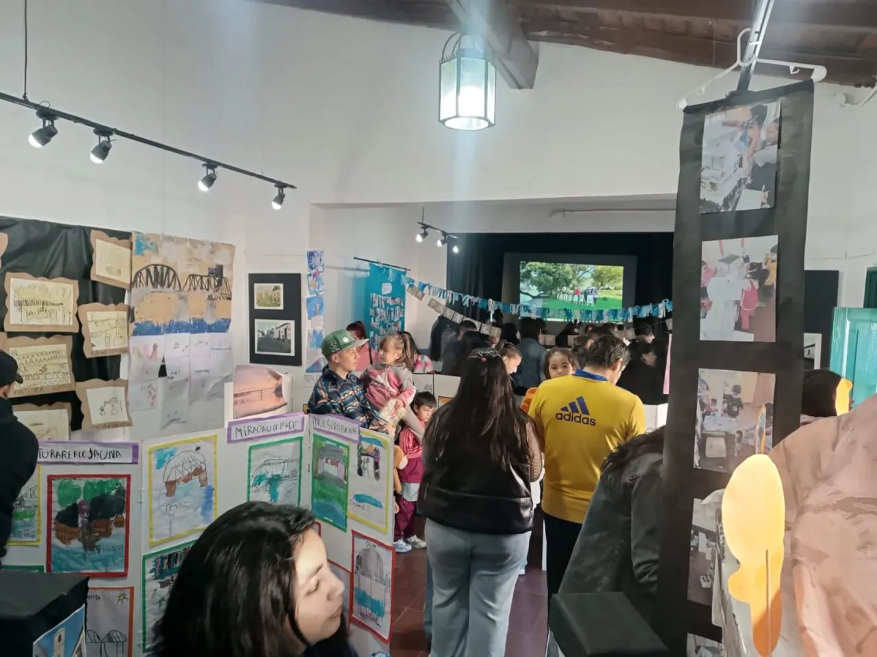 Caminando nuestra historia: el Jardín 905 inauguró su Feria de Ciencias en la Casa de la Cultura