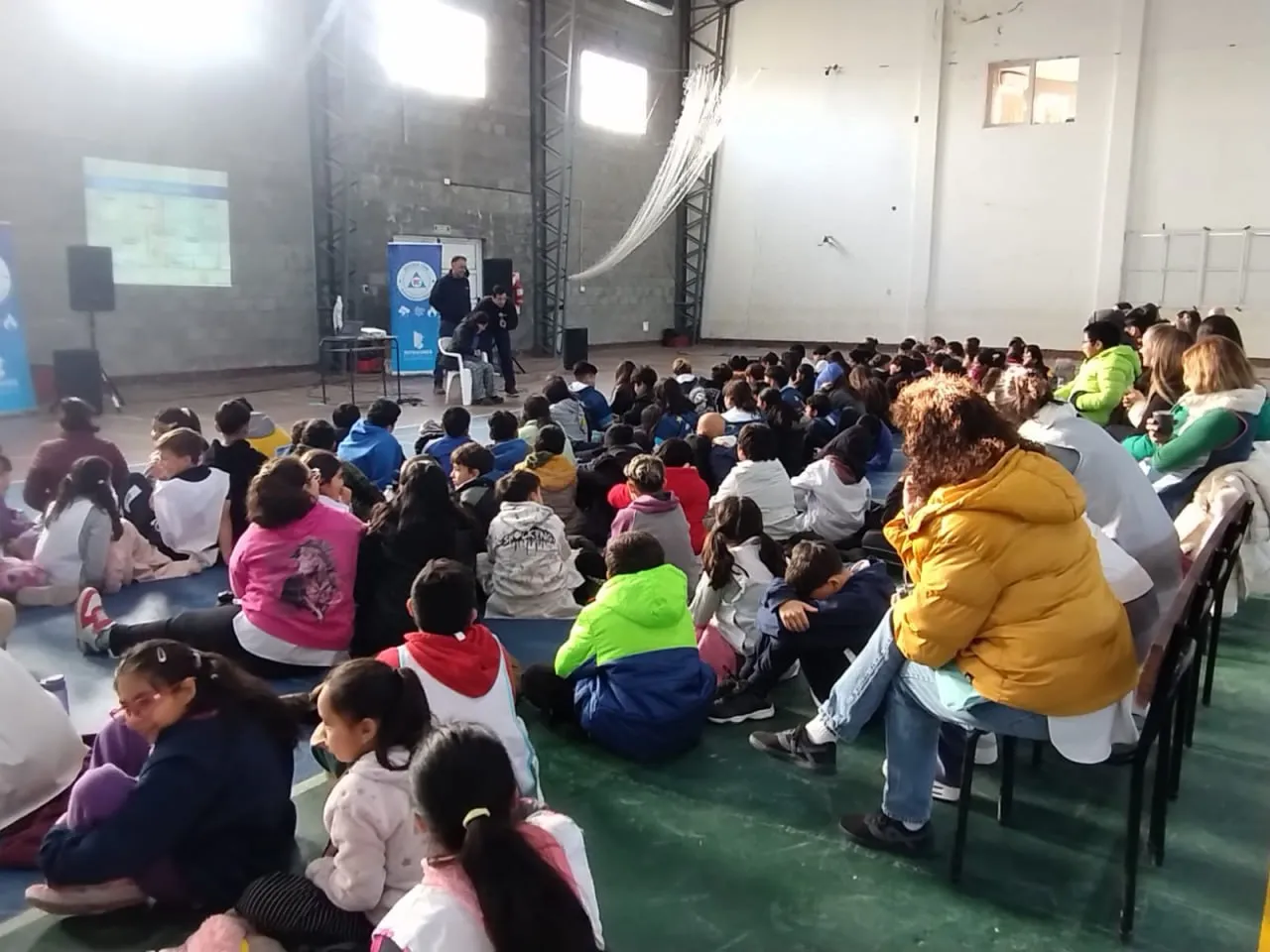 Charla educativa sobre uso seguro del gas para estudiantes de Patagones