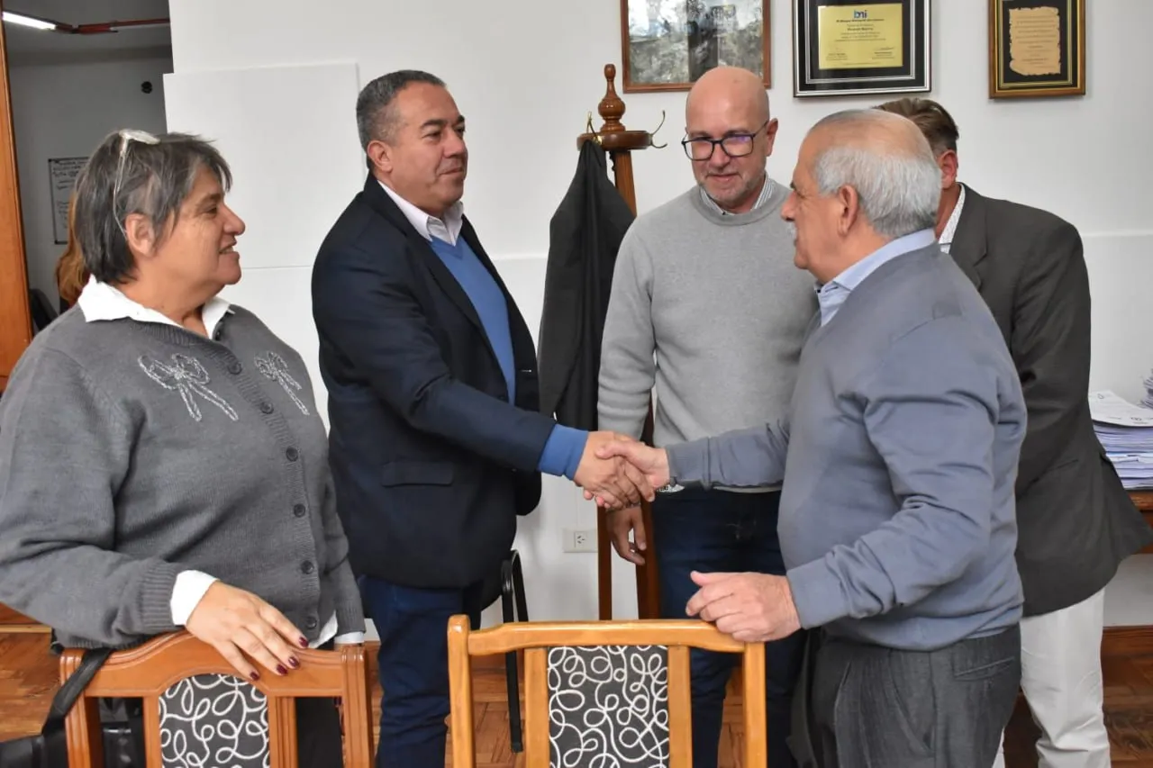 Intendente Marino recibió al Inspector General y autoridades educativas en Patagones