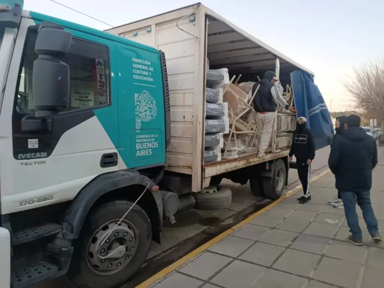 Llegará mobiliario escolar al Distrito tras gestiones del Intendente Marino