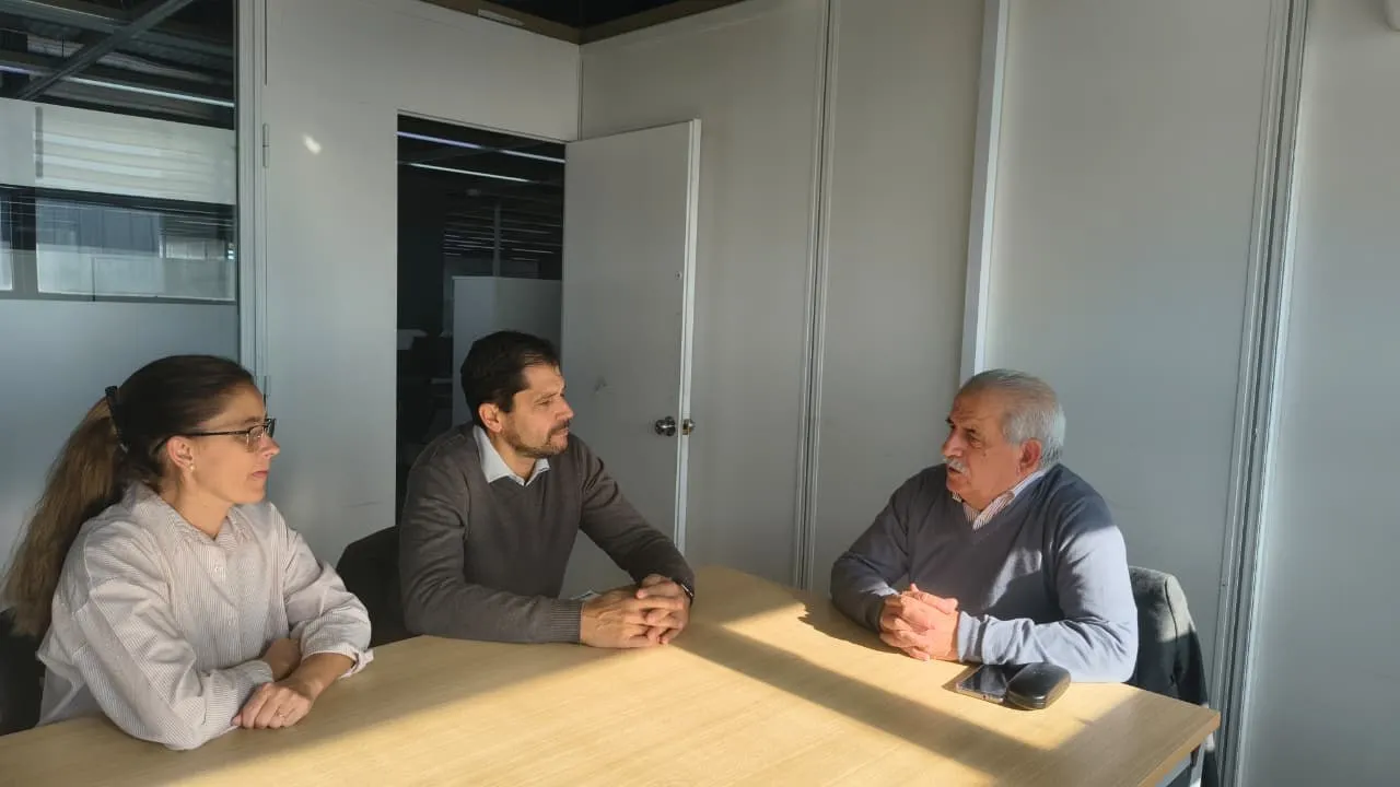Marino gestionó por el transporte escolar rural en La Plata