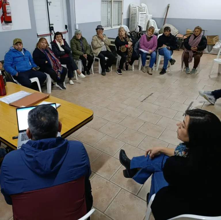 Reunión con la Comisión de Fomento del barrio Bicentenario