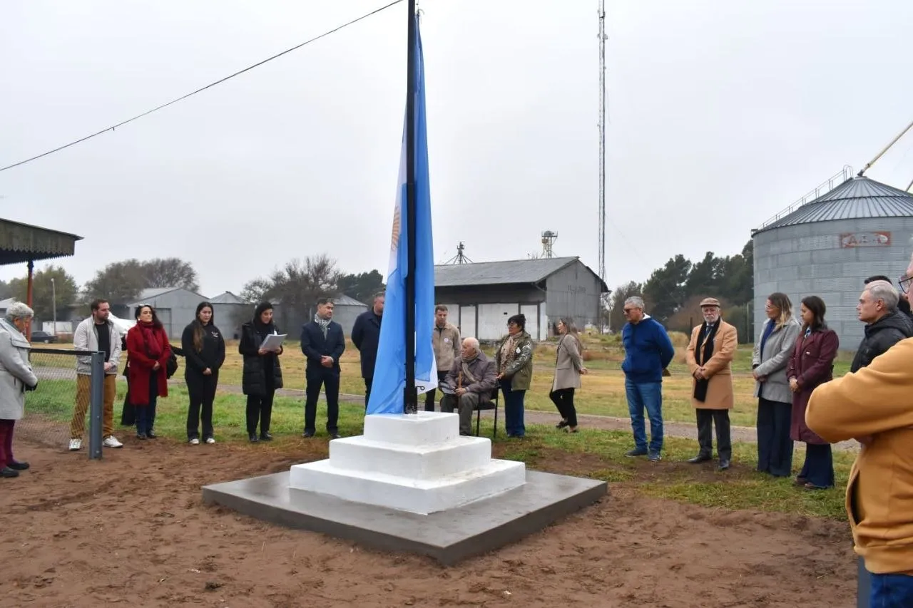Villalonga inició las actividades por su 97° aniversario con la restitución del busto del Comandante Luis Piedrabuena