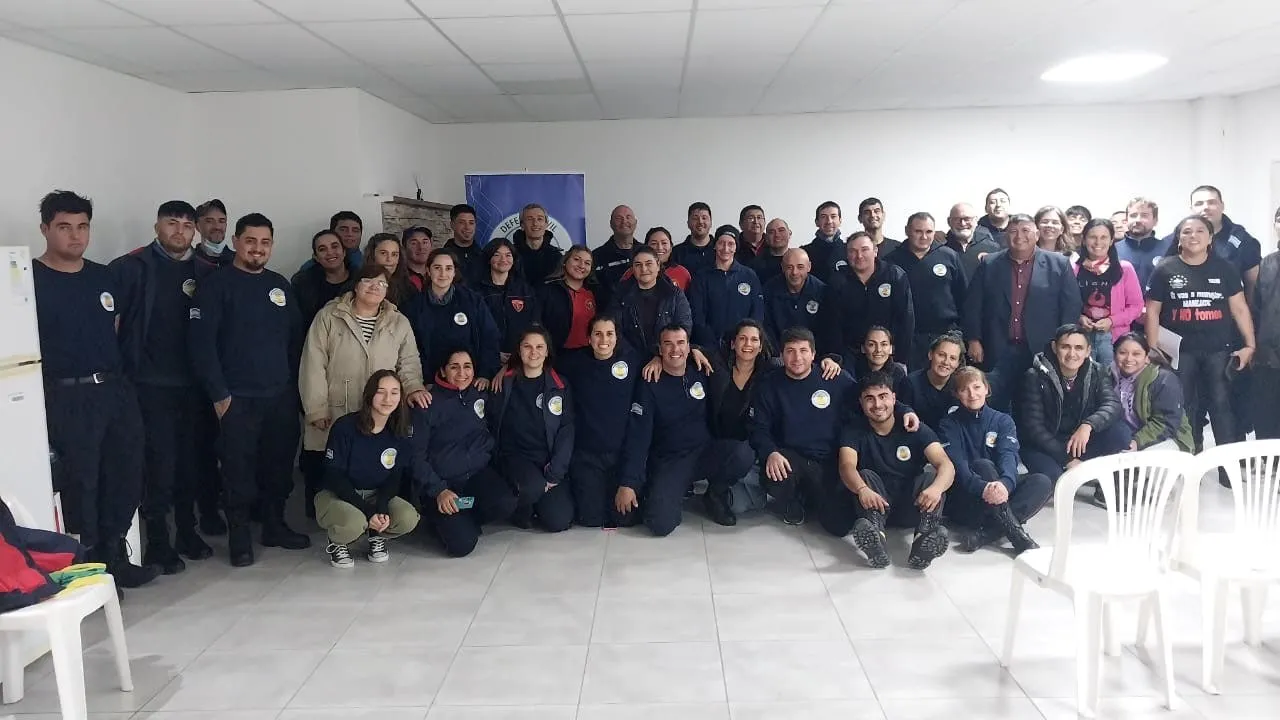 Defensa Civil realizó jornadas de concientización y capacitación en Stroeder y en el Barrio Bicentenario