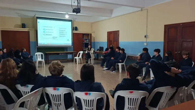 Estudiantes participaron de un taller sobre vínculos en redes sociales