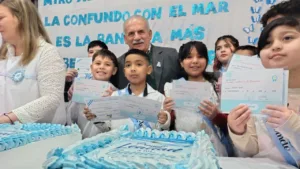 Patagones conmemoró el Día de la Bandera con la Promesa de Lealtad de alumnos y un multitudinario banderazo