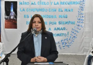 Patagones conmemoró el Día de la Bandera con la Promesa de Lealtad de alumnos y un multitudinario banderazo