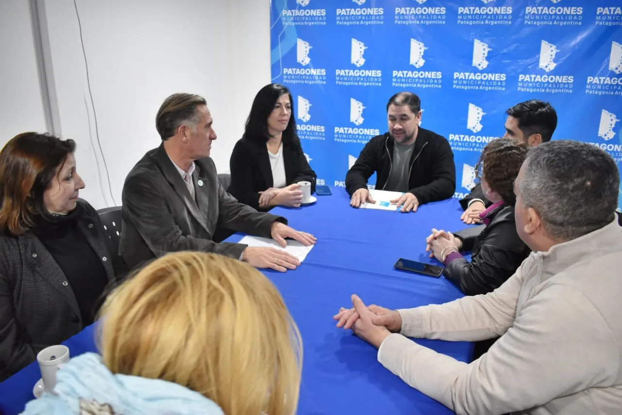 Reunión institucional previa al acto de imposición del nombre "Ing. Mario Rovere" a la Escuela Técnica N° 1