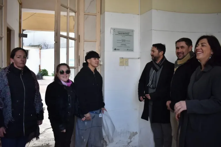 Un puente entre la historia y el futuro: la Escuela Técnica N°1 ya lleva el nombre "Ingeniero Mario José Rovere"