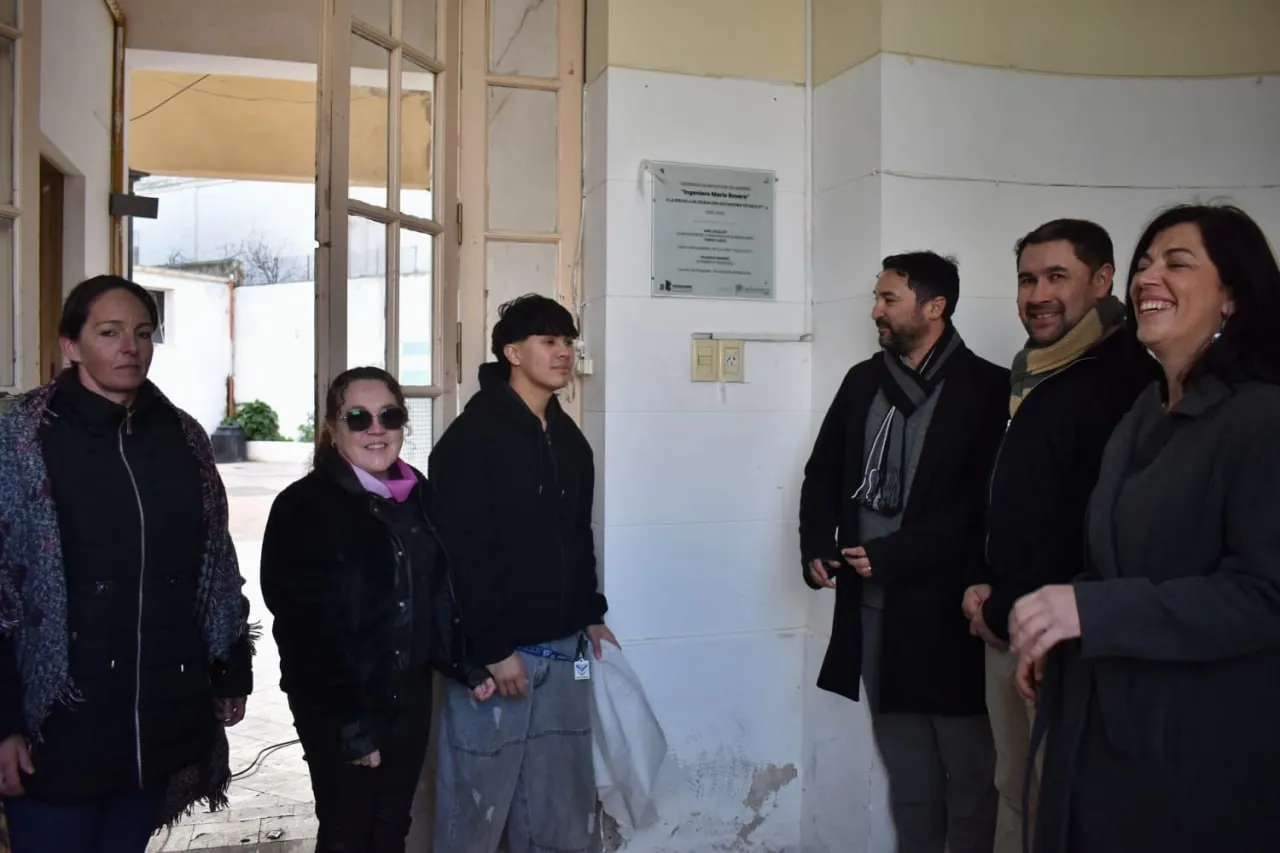 Un puente entre la historia y el futuro: la Escuela Técnica N°1 ya lleva el nombre "Ingeniero Mario José Rovere"