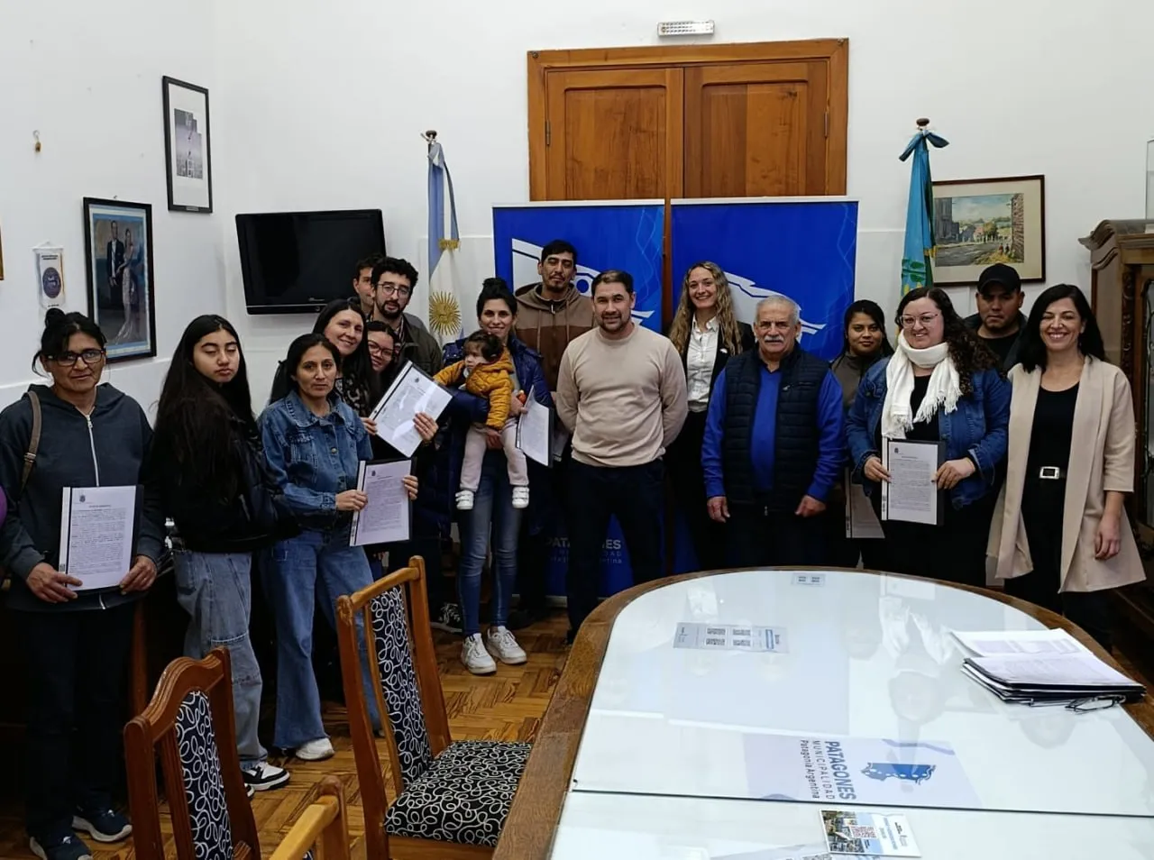 20 familias recibieron los boletos de compraventa del programa "Un Lote, Una Vivienda"