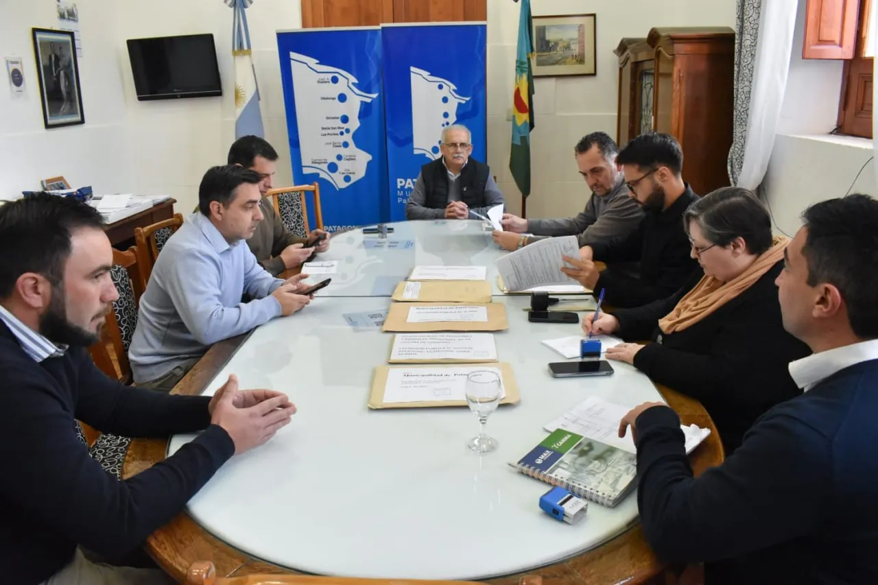 Apertura de sobres para la compra de medicamentos destinados al sistema de salud