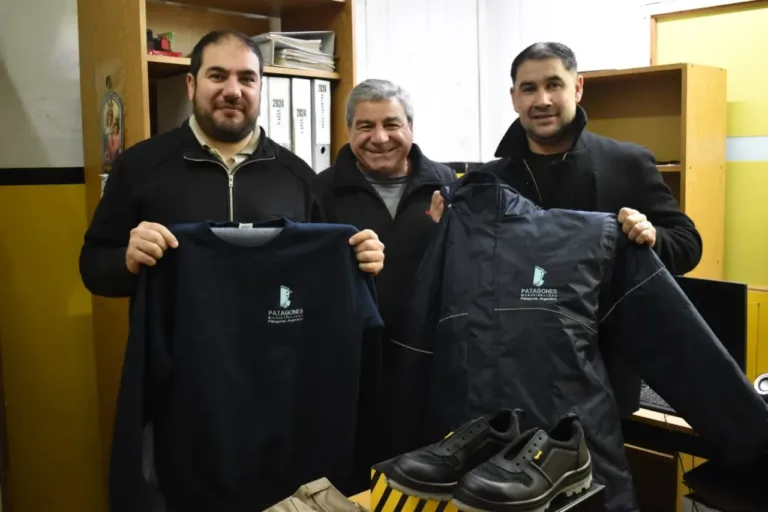 Entrega de indumentaria al personal operativo de Desarrollo Social