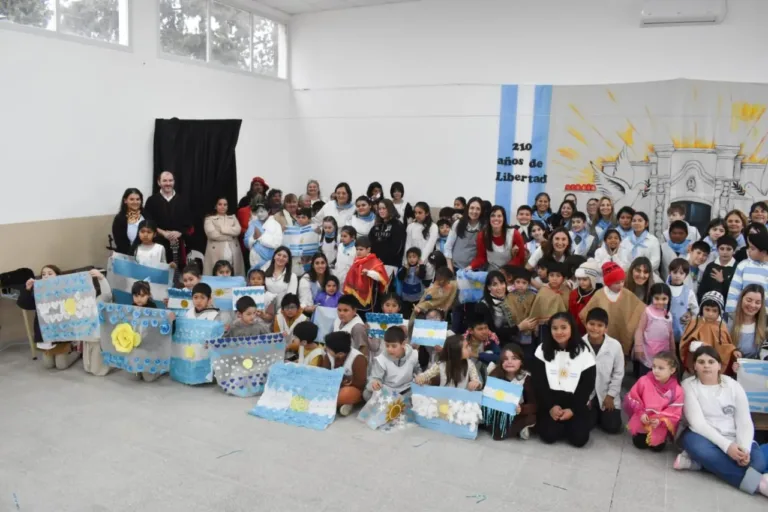 Pradere conmemoró el Día de la Independencia con un emotivo acto que puso en valor la educación, el trabajo conjunto y la alegría de ser patria
