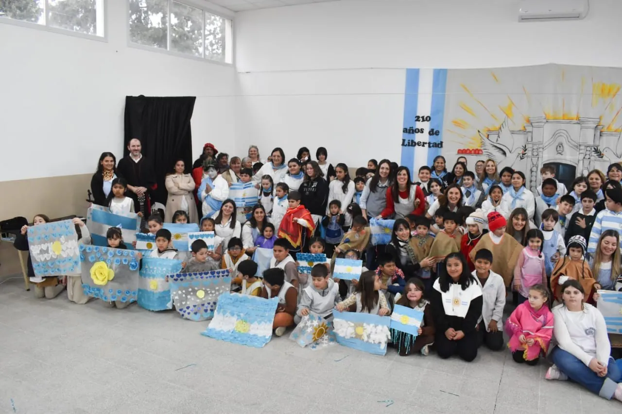 Pradere conmemoró el Día de la Independencia con un emotivo acto que puso en valor la educación, el trabajo conjunto y la alegría de ser patria