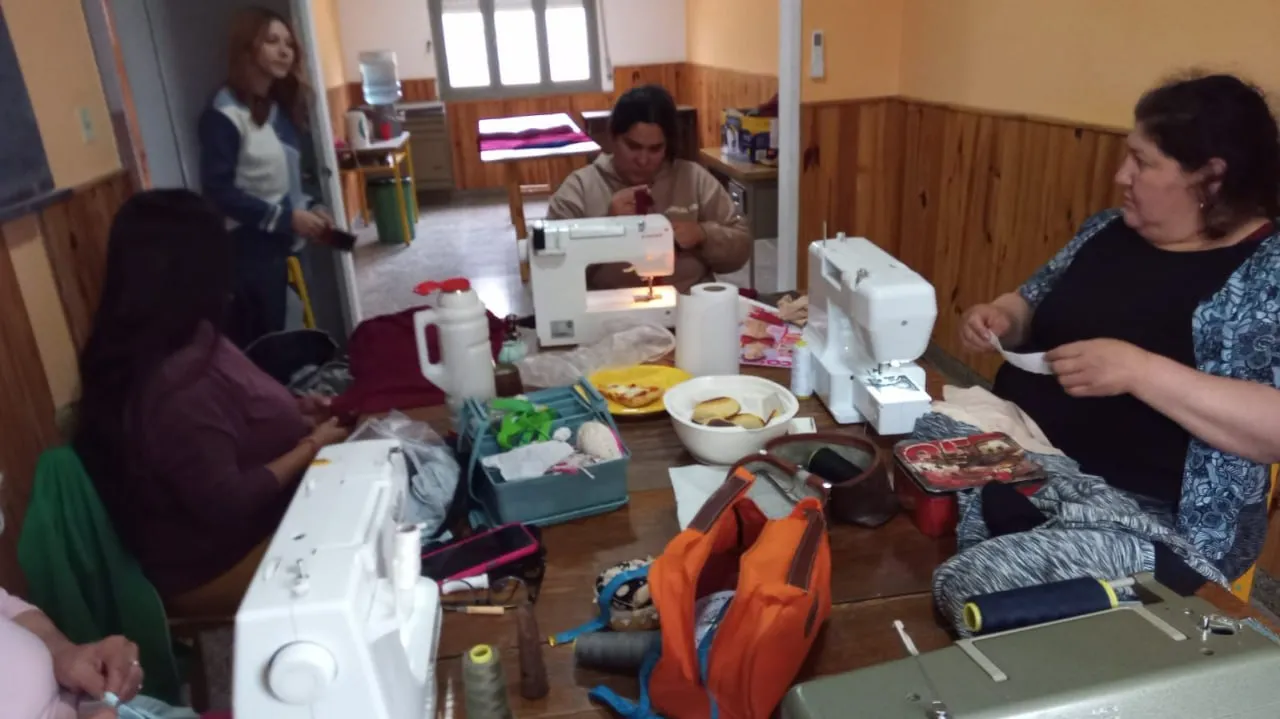 Taller de Corte y Confección en Cardenal Cagliero: una herramienta de independencia económica