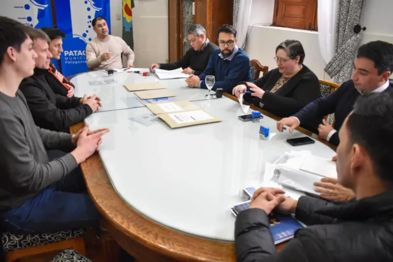Apertura de sobres para la compra de insumos para el Hospital Ecay