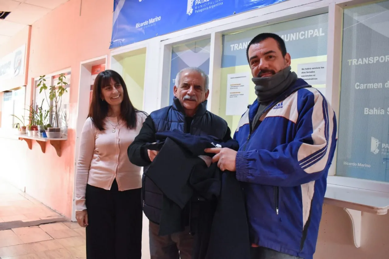 Marino entregó indumentaria a trabajadores municipales