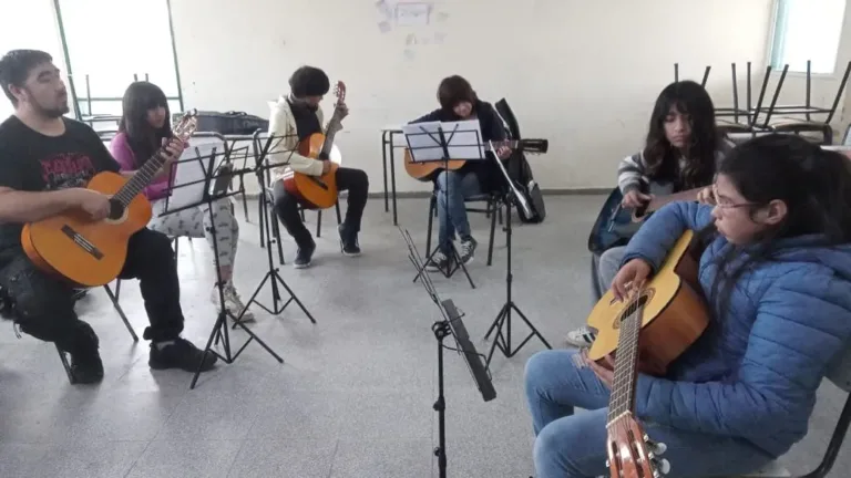 Taller de Guitarras: un espacio para aprender música en comunidad