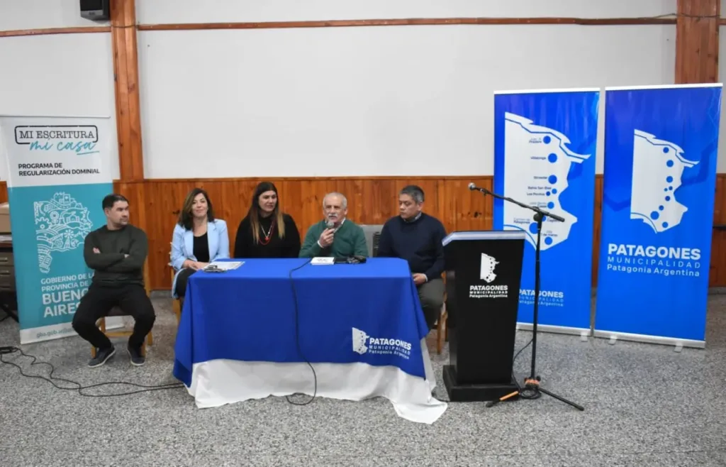 37 familias de Patagones avanzaron con la firma de sus escrituras
