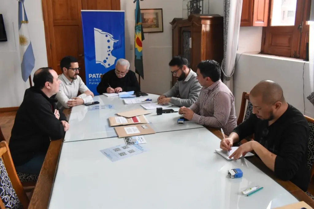 Apertura de sobres para la adquisición de equipamiento destinado al Hospital Dr. Pedro Ecay