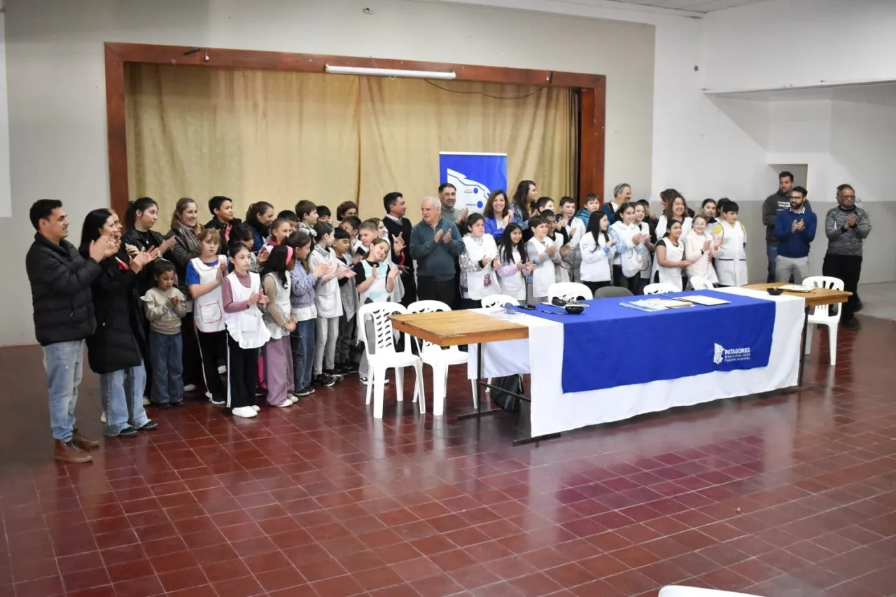 Apertura de sobres para la renovación del SUM de la Escuela Primaria N° 9 de Stroeder
