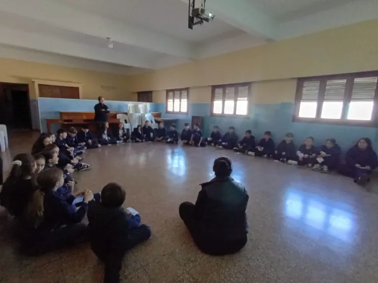 DINAG: Taller sobre vínculos, buen trato y prevención digital