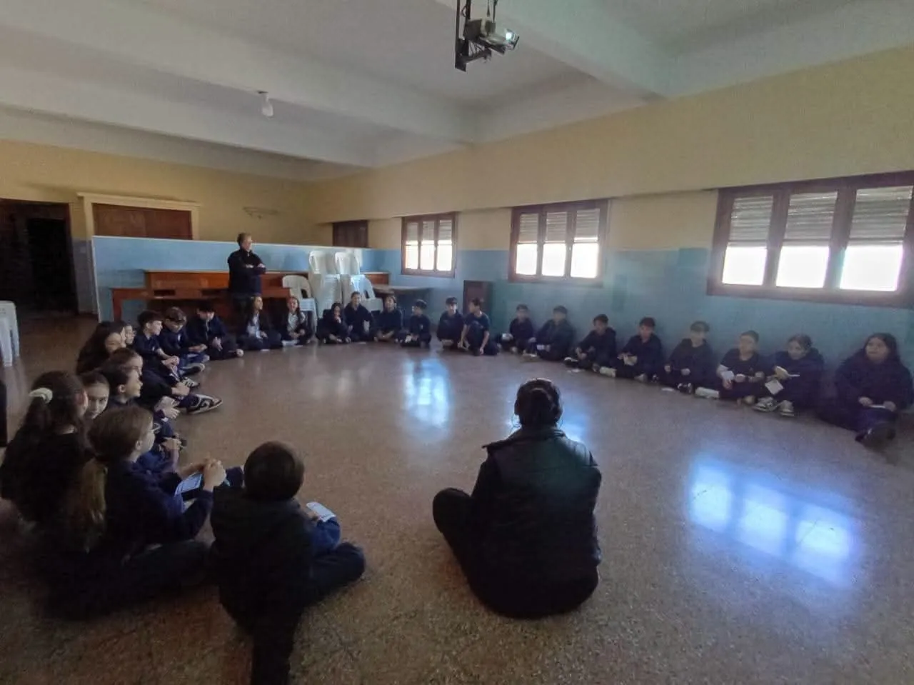 DINAG: Taller sobre vínculos, buen trato y prevención digital