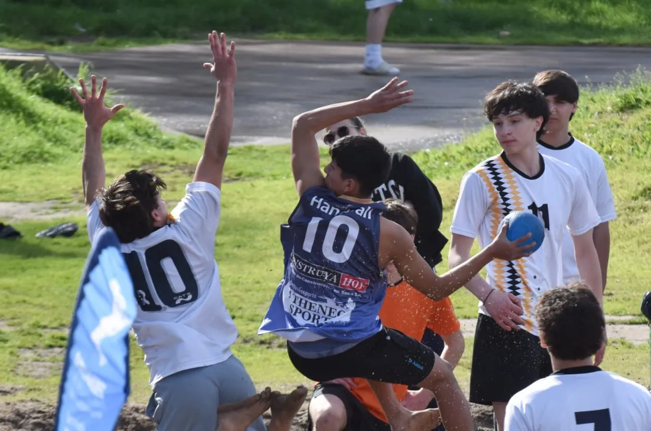 Patagones se destacó en la instancia regional de handball playa