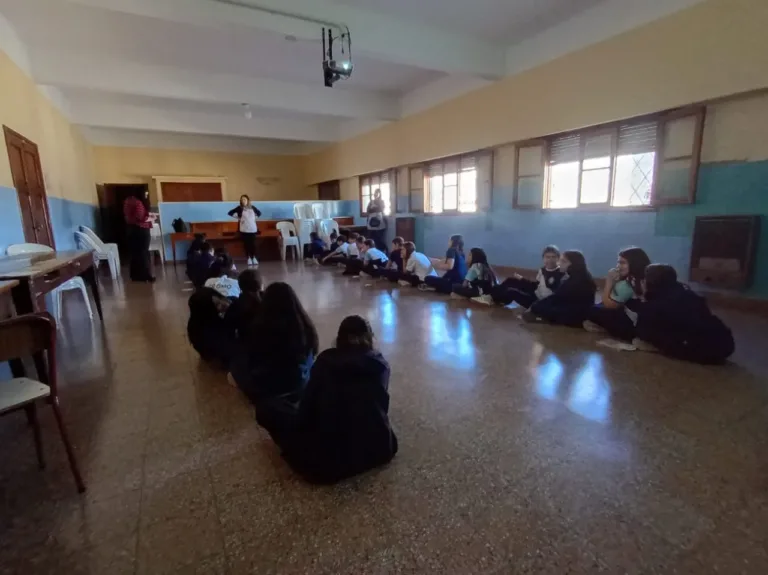 Taller de prevención sobre vínculos, buen trato, redes sociales y grooming en estudiantes de 6.º año