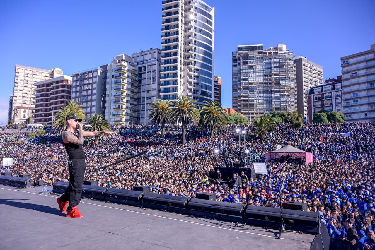 Tiago PZK se presenta ante miles de finalistas en la ceremonia inaugural de los Juegos Bonaerenses 2026