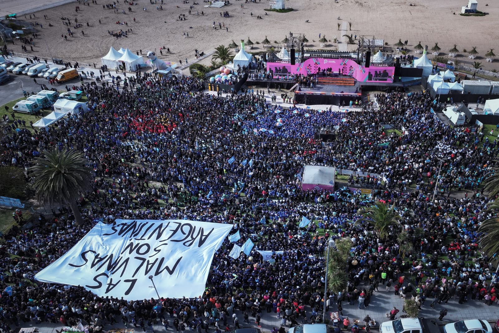 Vista aérea de miles de finalistas durante la ceremonia inaugural de los Juegos Bonaerenses 2026 en Las Toscas