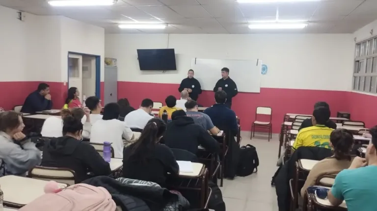 Defensa Civil brindó una charla a aspirantes a guardavidas en Viedma