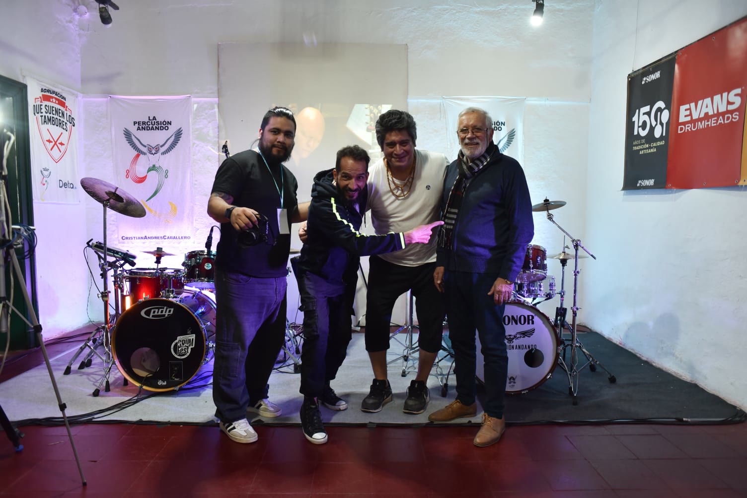 Músicos durante el Drumfest Educativo Internacional en la Casa de la Cultura de Carmen de Patagones