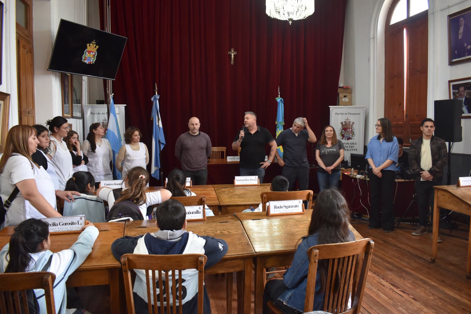 Estudiantes de la Escuela Primaria N.º 24 de Juan A. Pradere durante la visita educativa a Carmen de Patagones
