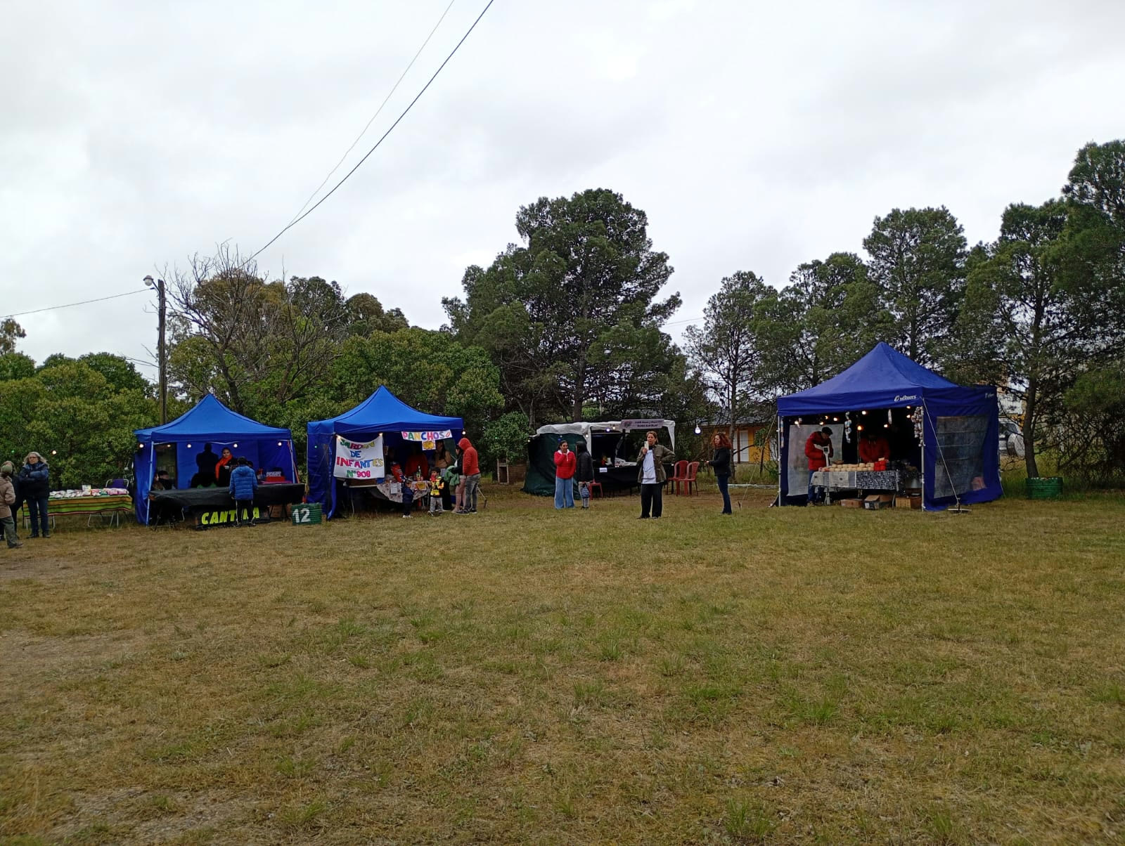 Personal de Inspección General de la Municipalidad de Patagones durante el encuentro de autos clásicos y los festejos del aniversario de Bahía San Blas