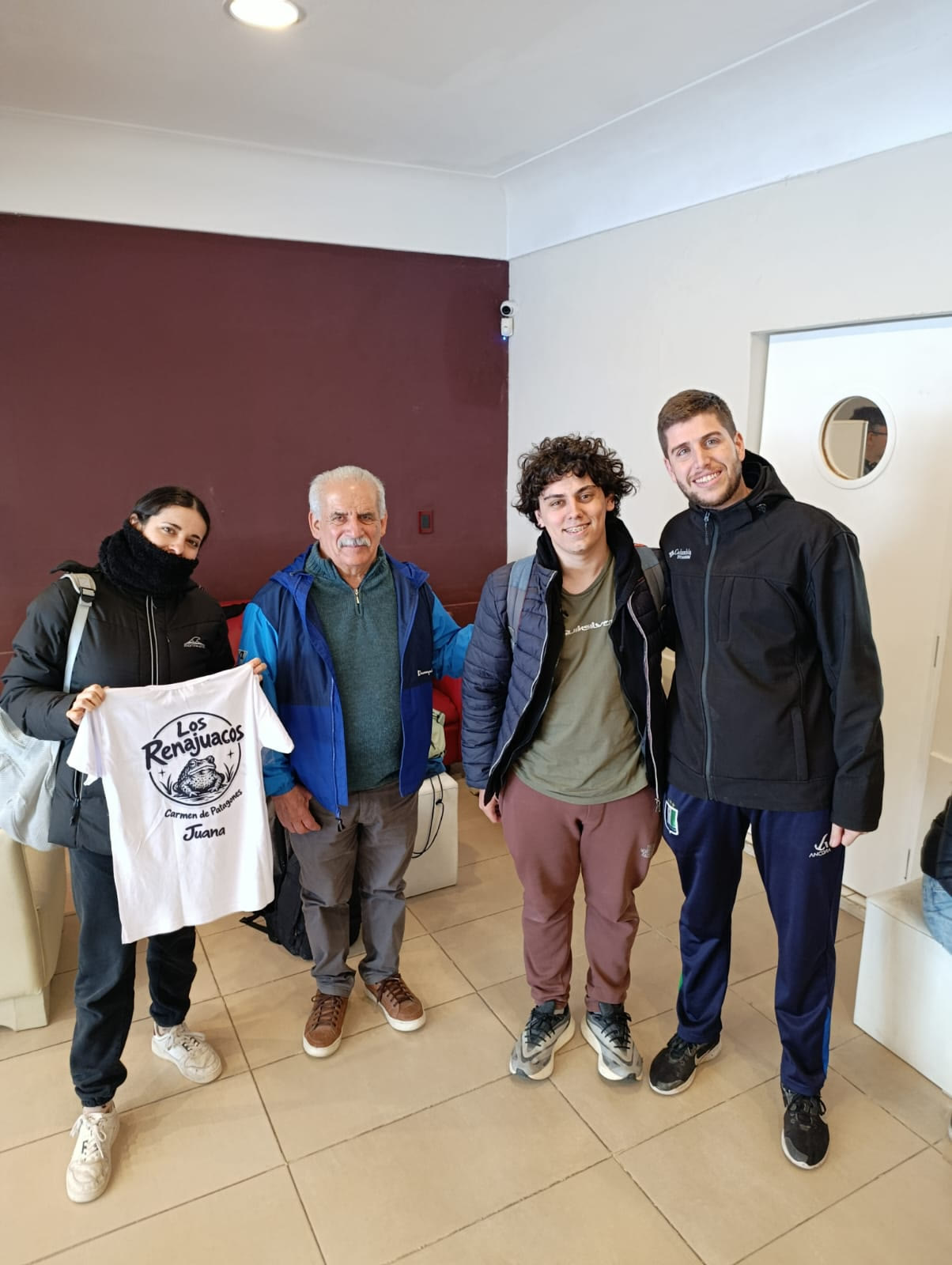 El intendente Ricardo Marino junto a integrantes de la banda de rock Los Renajuacos de Carmen de Patagones
