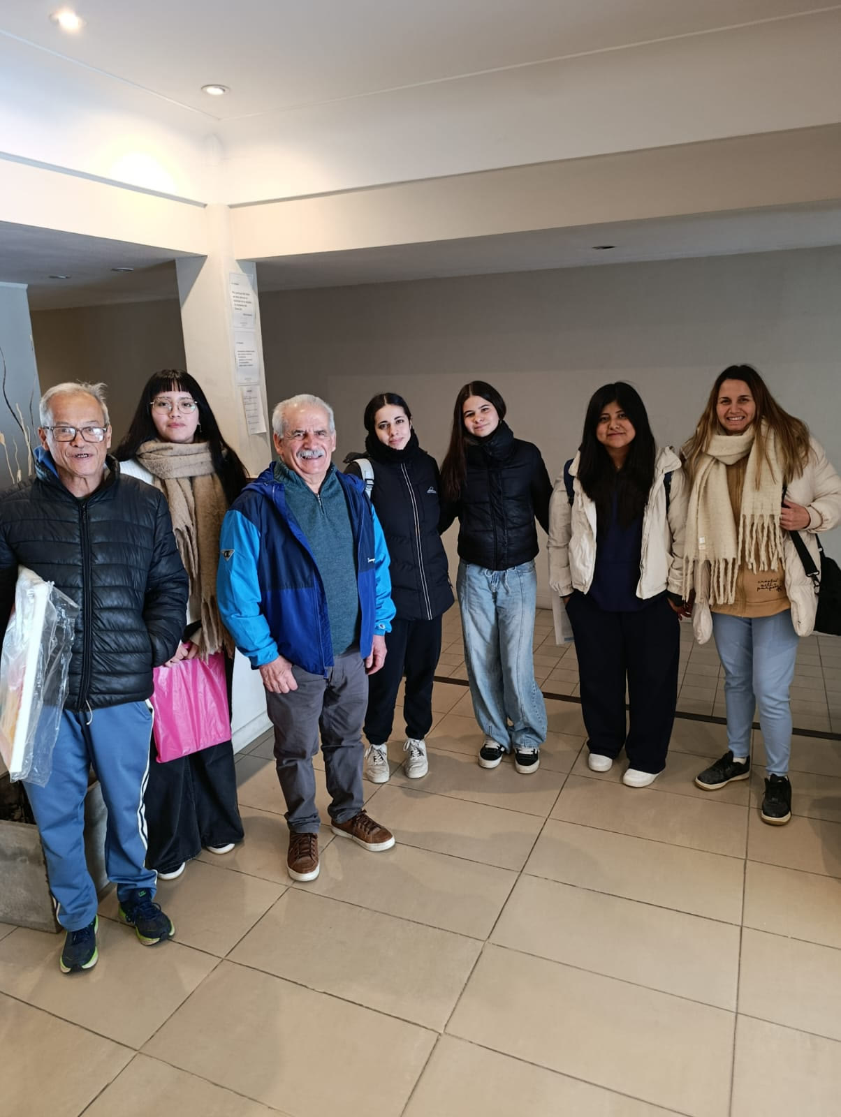 El intendente Ricardo Marino junto a representantes culturales de la delegación de Patagones