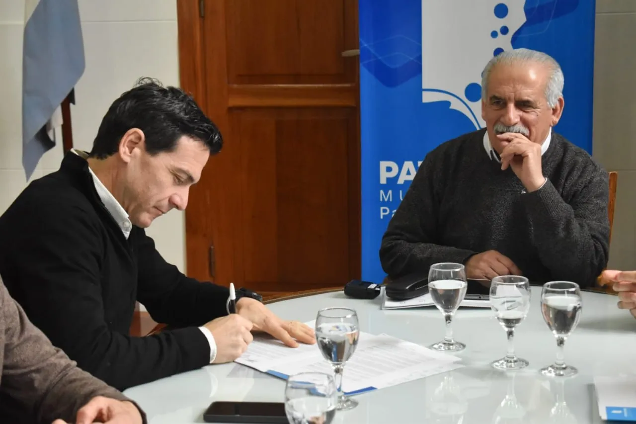 Marino firmó un convenio con Camuzzi para avanzar en una obra de gas en Villalonga