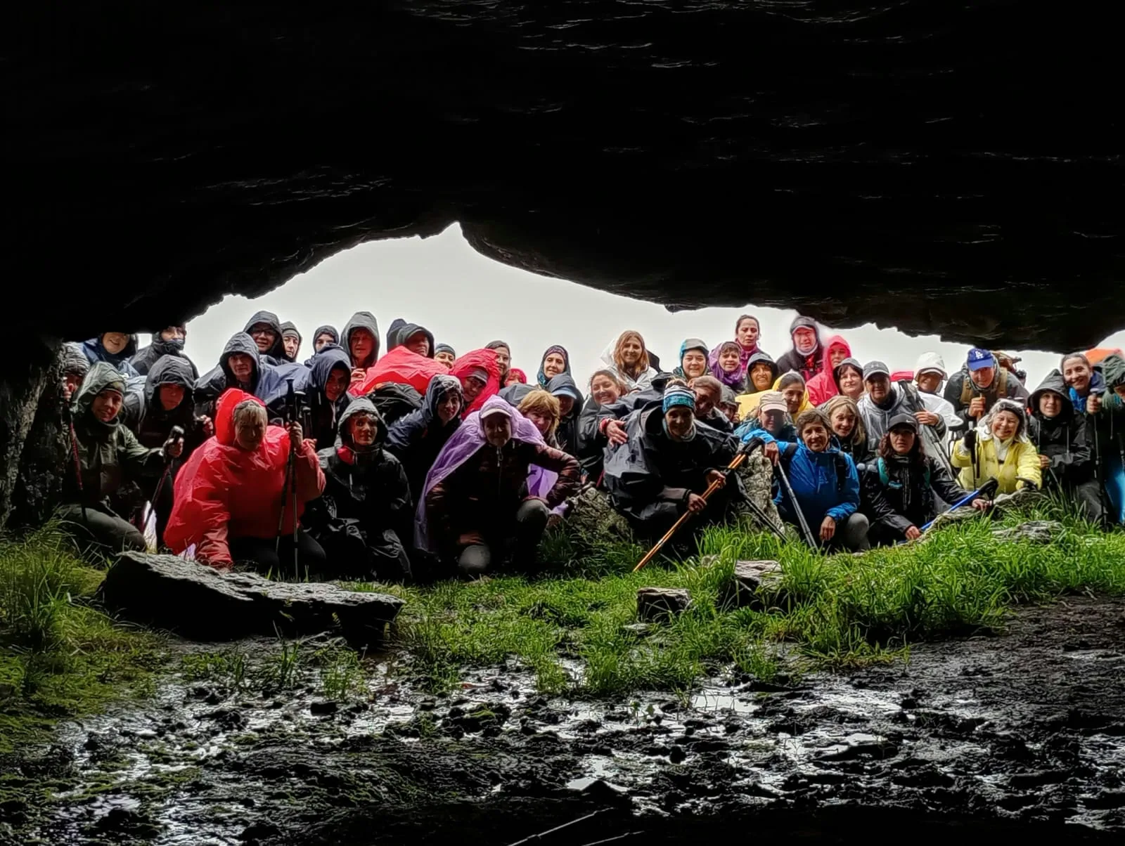 Integrantes del grupo municipal de senderismo Dejando huellas en Sierra de la Ventana