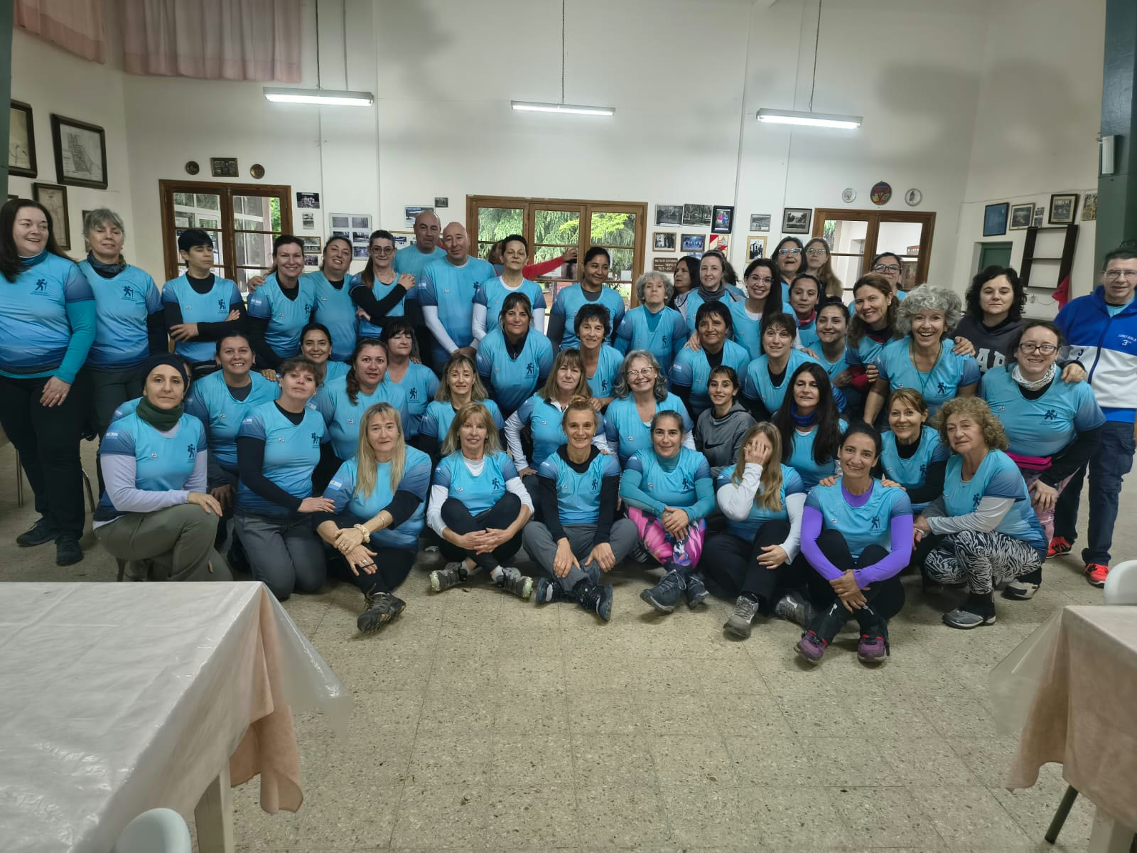 Integrantes del grupo municipal de senderismo Dejando huellas en Sierra de la Ventana