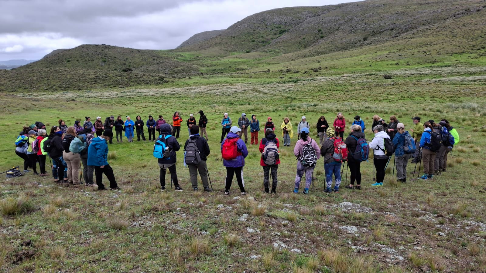 Integrantes del grupo municipal de senderismo Dejando huellas en Sierra de la Ventana